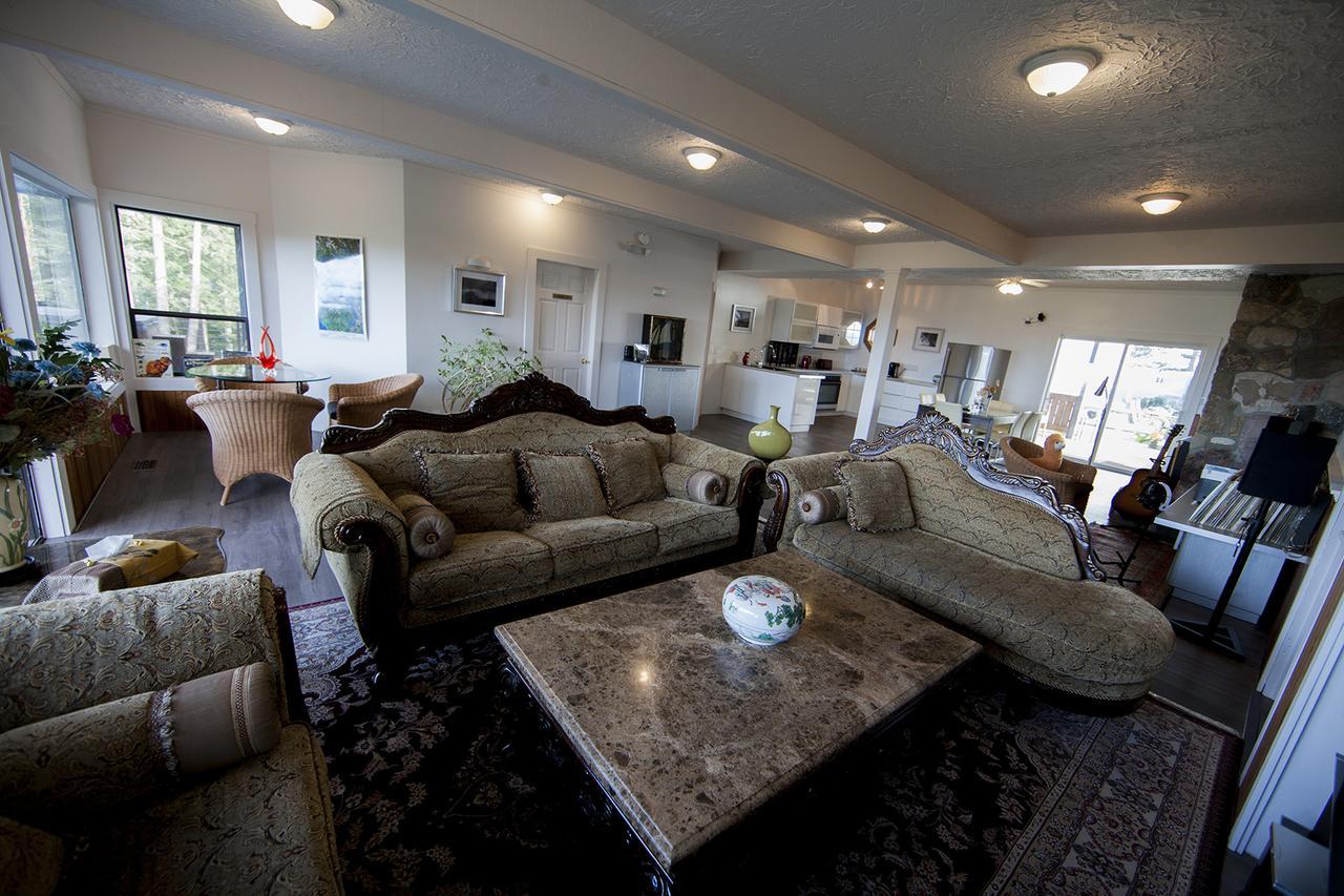 Shangri-La Oceanfront Vacation Home Bedwell Harbour Eksteriør billede